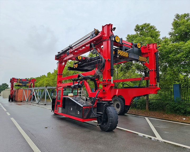 Container Straddle Carrier