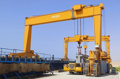 rubber-tyred-gantry-crane-used-for-lifting-precast-concrete-elements