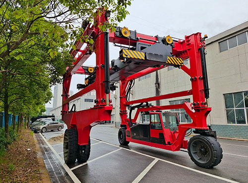 Container Straddle Carrier