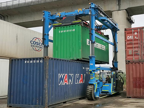 Container Straddle Carrier