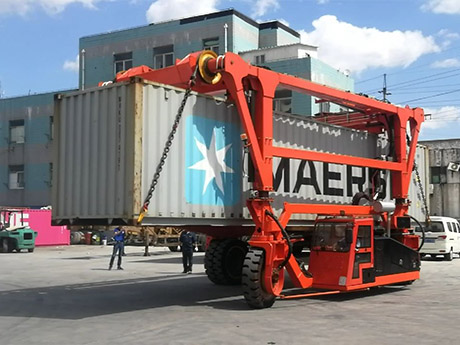 Container Straddle Carrier