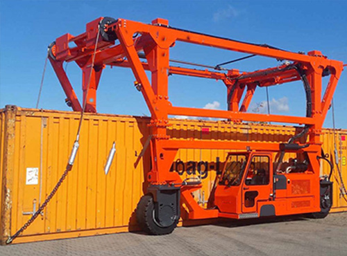 Container Straddle Carrier