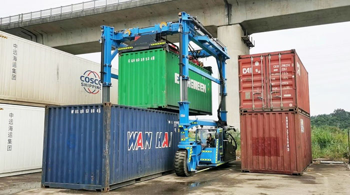 Container Straddle Carrier